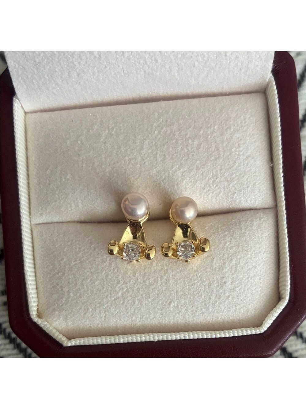 Elegant Gold and Pearl Earrings
